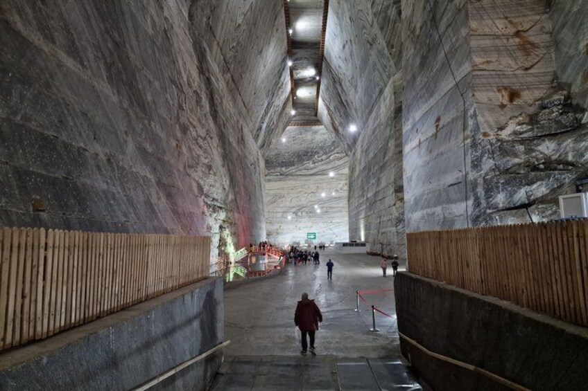 A large, cavernous space with high ceilings and walls of rock. 2