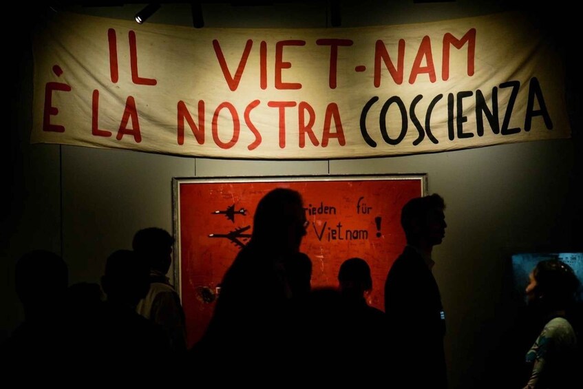 A banner with 'IL VIET-NAM È LA NOSTRA COSCIENZA' and a red poster with 'Tied for Vietnam!' 2