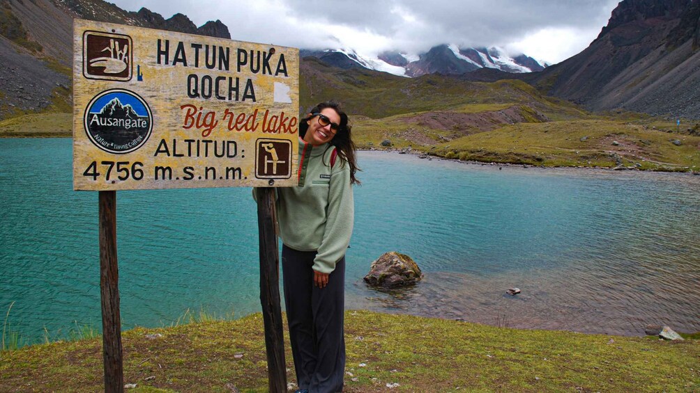 A sign with 'HATUN PUKA' and 'QOCHA' written on it, indicating a location. 1
