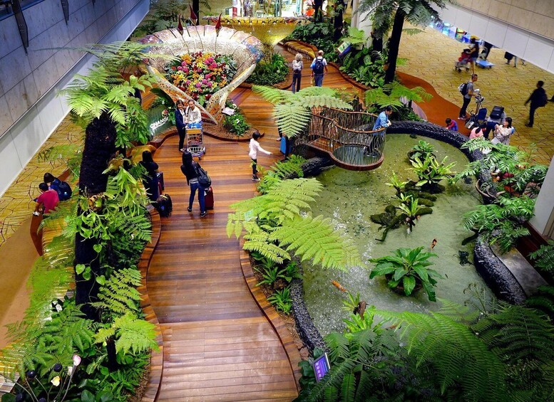 Picture 3 for Activity Singapore: Changi Airport Guided Tour with Audio Guide 2