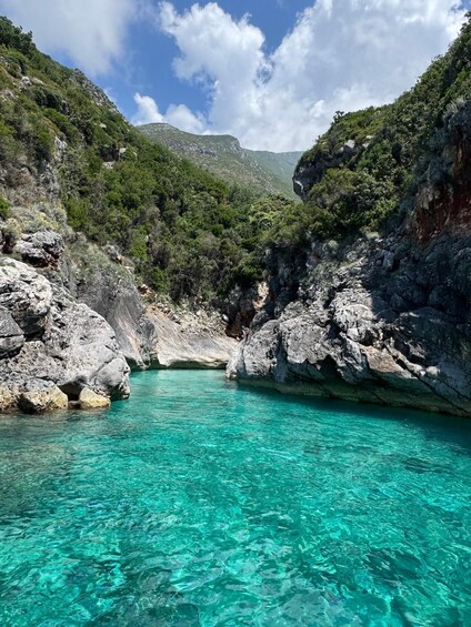 Grama Bay Private Tour: Secret Caves, Snacks & Total Privacy 1