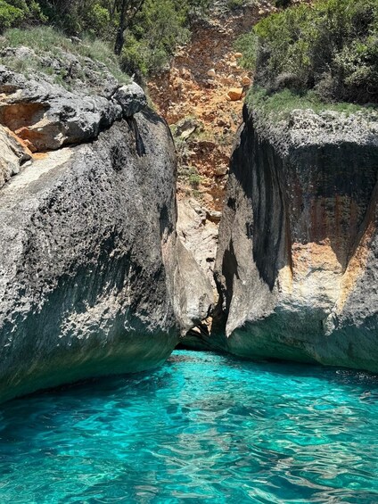 Picture 1 for Activity Grama Bay Private Tour: Secret Caves, Snacks & Total Privacy 5
