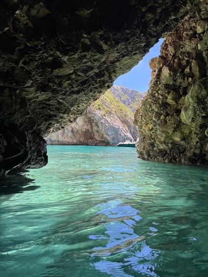 Picture 11 for Activity Grama Bay Private Tour: Secret Caves, Snacks & Total Privacy 4