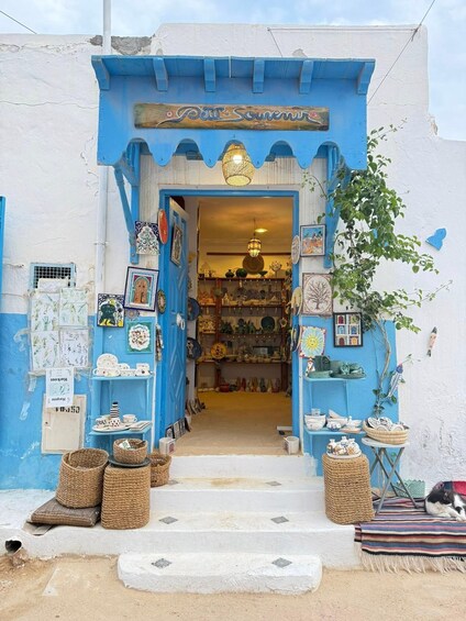 A blue storefront with a sign reading 'Petit Souvenir.' 5