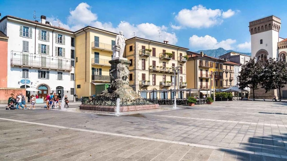 Lecco: walking tour and the "promessi sposi" 1