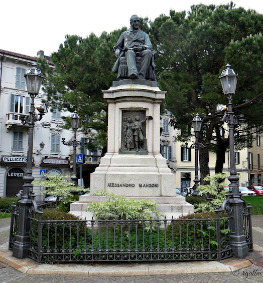 Picture 2 for Activity Lecco: walking tour and the "promessi sposi" 2