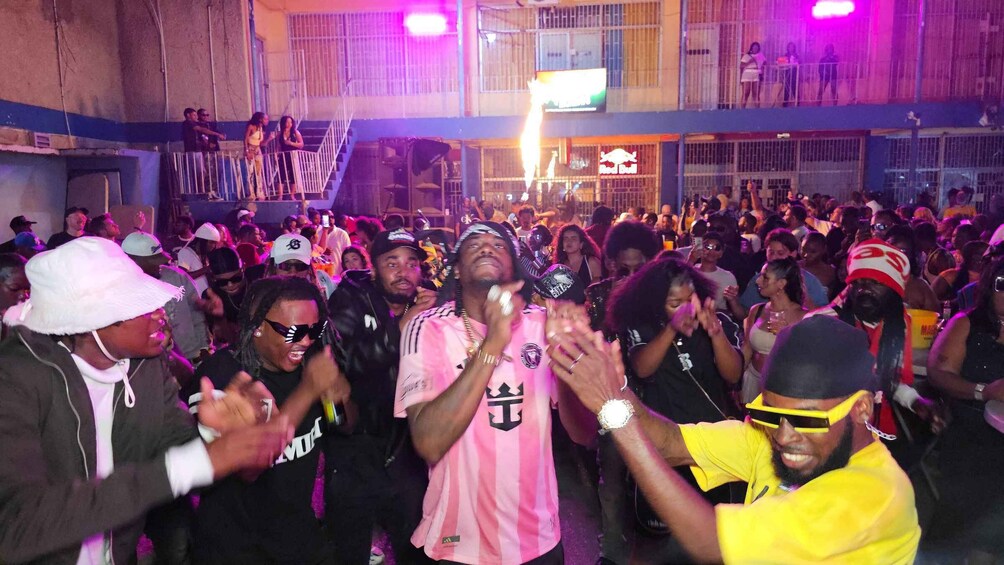 Kingston: Uptown Mondays VIP Media Lounge & Hookah 1