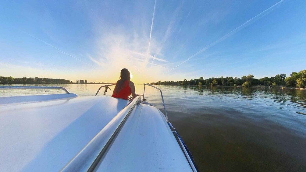 Belgrade: Private Sunset Boat Tour with Photography 1