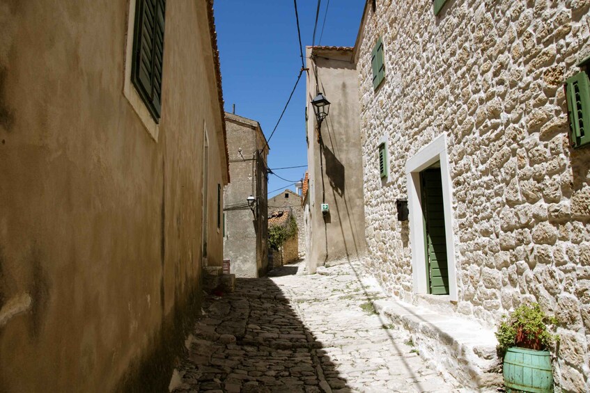 Picture 3 for Activity Novigrad: A Queen in Chains - Guided Walking Tour 2