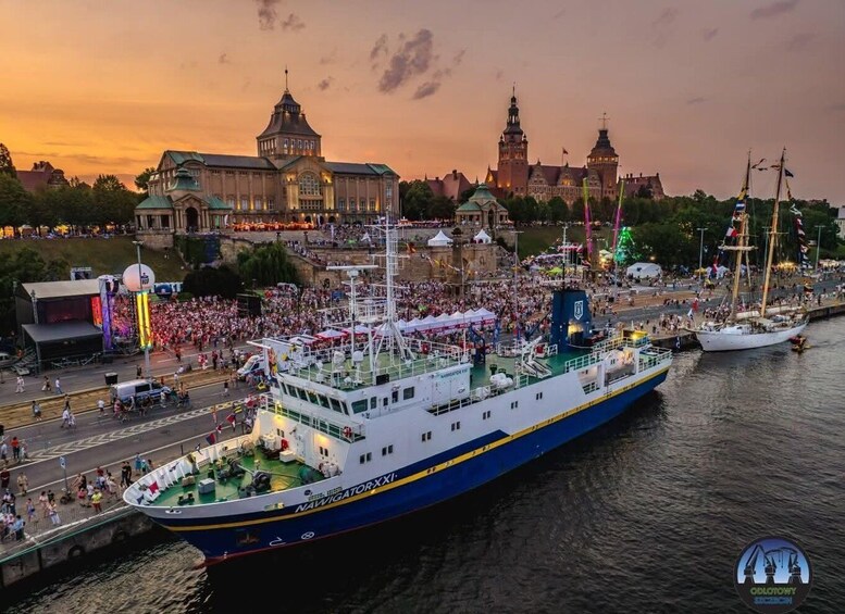 Picture 6 for Activity Szczecin: Private Solar-Powered Catamaran Cruise 2