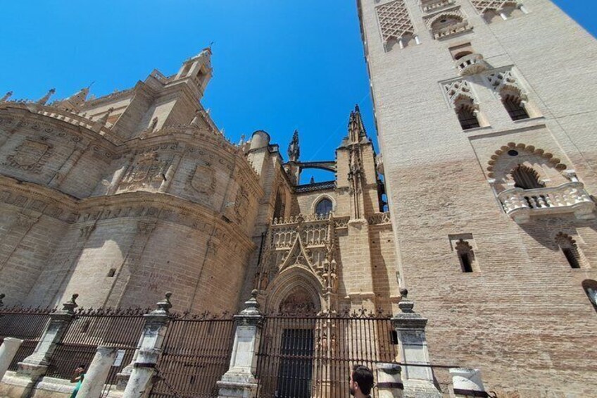 A historic cathedral with intricate stonework and a prominent bell tower. 4