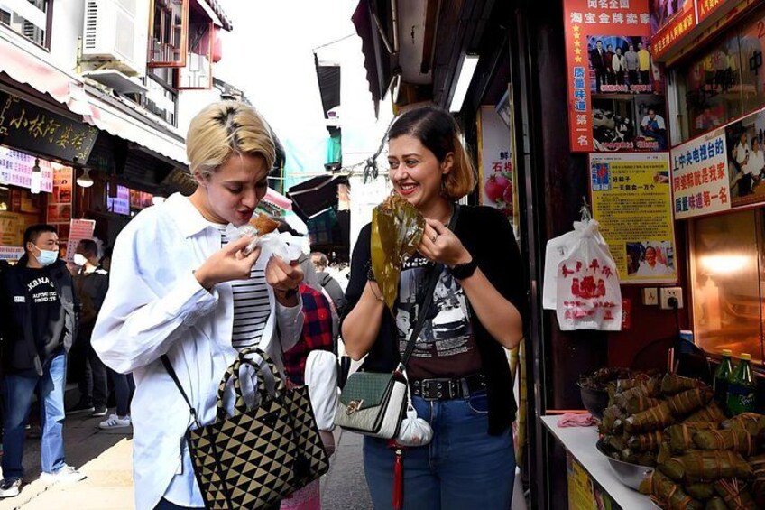 Shanghai: Zhujiajiao Water Town & City Tour (Optional Boat Ride) 2