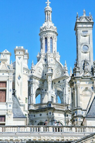 A historic building with ornate architecture, including a prominent tower and detailed sculptures. 5