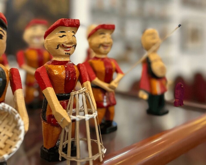 Wooden figurines of musicians with instruments. 5