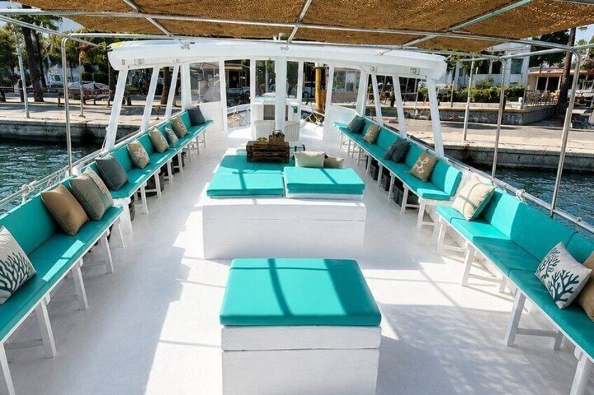 Ibiza Boat Tour with Drinks, Snorkeling & Paddle Boards 2