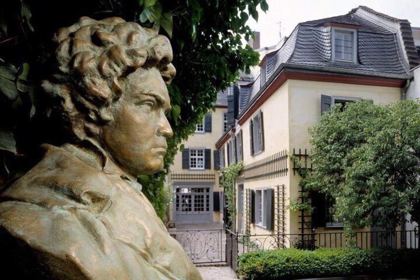 A statue in a courtyard with a building in the background. 5