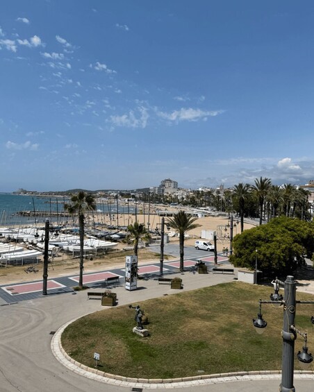 Picture 5 for Activity Barcelona: Sitges Tour & Luxurious Wine Tasting + Tapas 4
