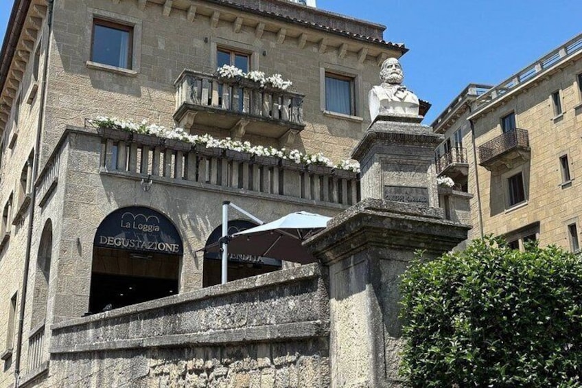 Discover the Ancient Land of San Marino with Transfer 4