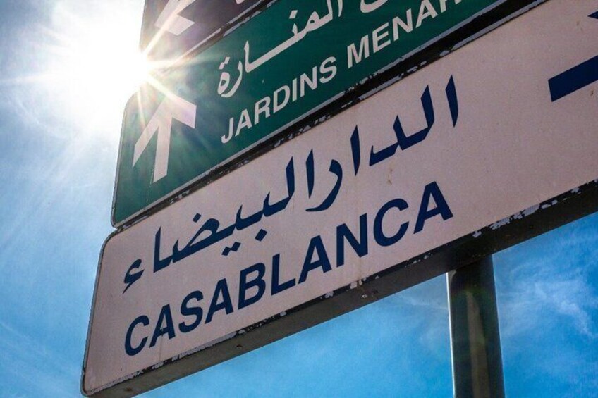 A street sign with 'JARDINS MENAP' and 'CASABLANCA' written on it. 2
