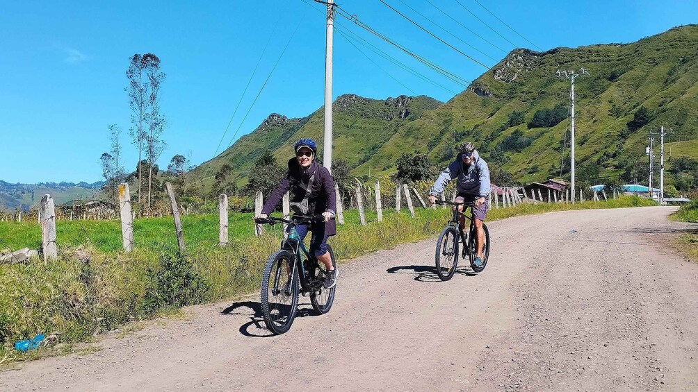 Picture 7 for Activity El Chorro Waterfall: E-Bike Sightseeing Tour from Cuenca 2
