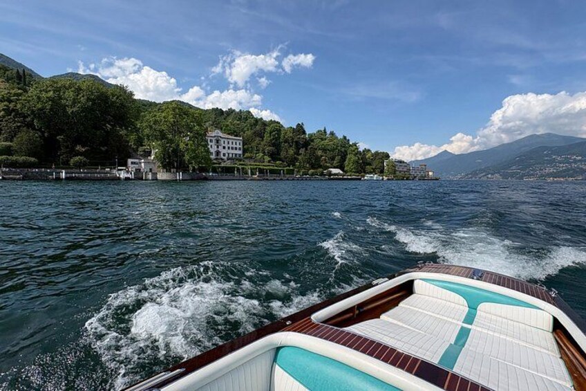 Wooden boat tour on Lake Como with Italian aperitif 3