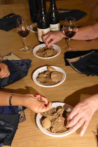 Picture 5 for Activity Listening to your senses: Understanding the terroir of Châteauneuf-du-Pape 4