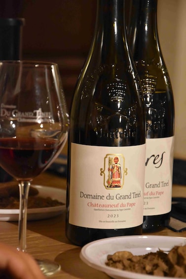 Picture 2 for Activity Listening to your senses: Understanding the terroir of Châteauneuf-du-Pape 5