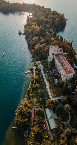 Picture 5 for Activity Riva Acquariva 33 Private "Historic Villas of Garda" Tour 4