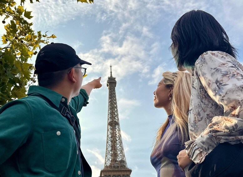 Picture 1 for Activity Paris: Eiffel Tower Summit Ticket and Guided Tour 4