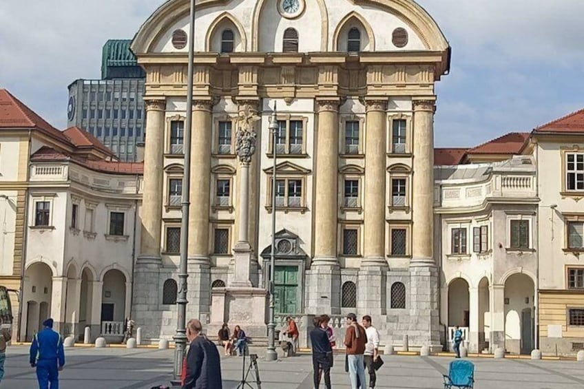 A historic building with classical architecture, including columns and a dome. 5