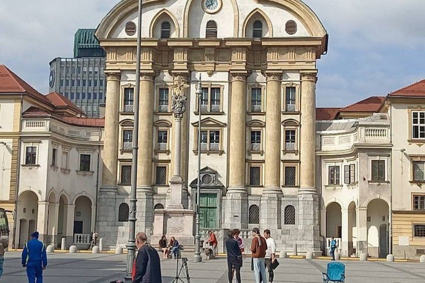 A historic building with columns and a dome, surrounded by other buildings. 5