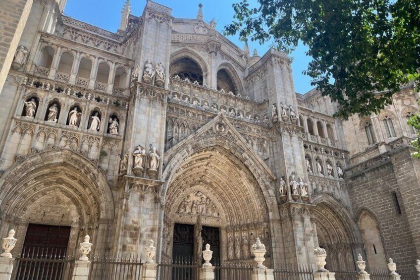 A Gothic cathedral with intricate stonework, large arched entrances, and statues. 5