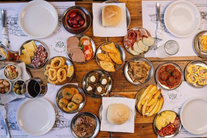 A variety of dishes and drinks on a wooden table. 1