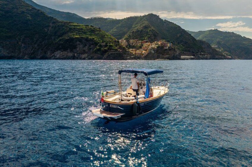 Private boat tour at sunset in Cinque Terre 1