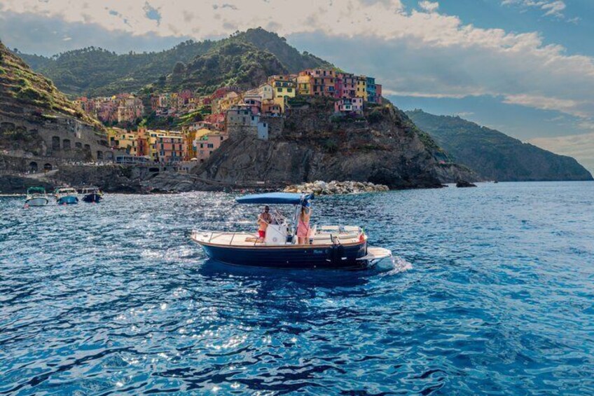 Private boat tour at sunset in Cinque Terre 4