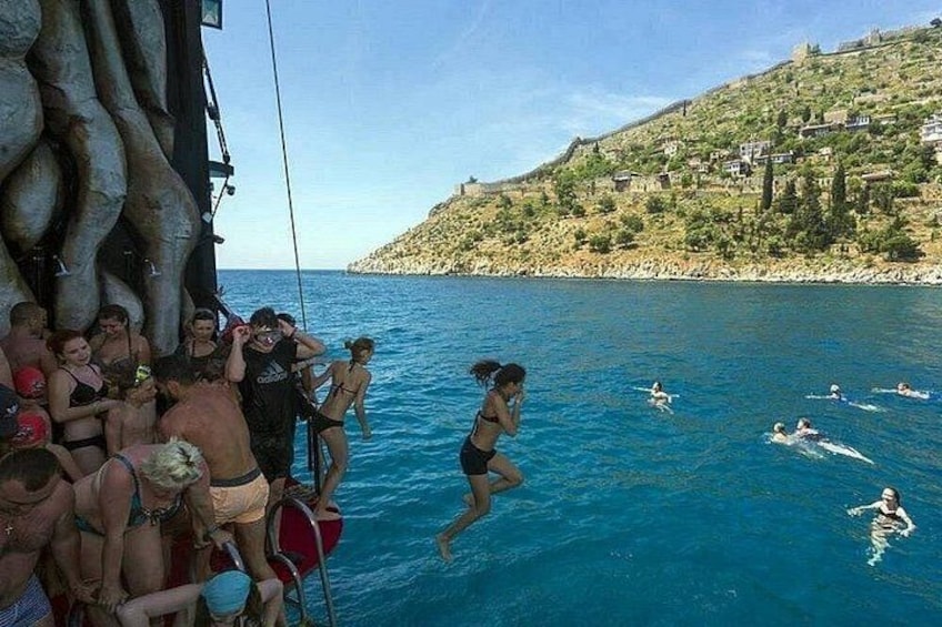 Alanya Pirate Boat Tour: Foam Party, All-Incl. Drinks & Transfer 3