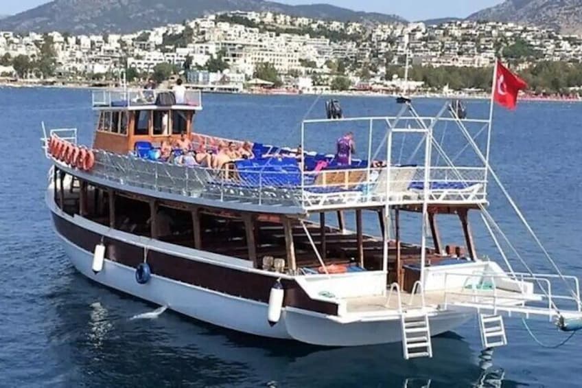 A boat with a Turkish flag, a lifebuoy, and a ladder on the deck. 1
