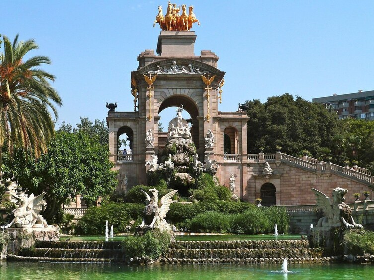 A grand fountain with statues and a central archway. 5