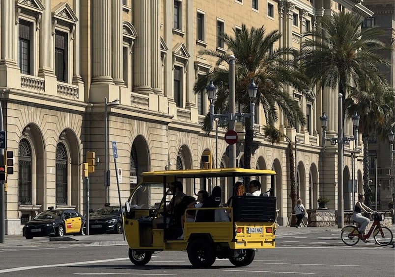 Picture 15 for Activity Barcelona: Family-Friendly Tuk-Tuk Tour with Driver 2