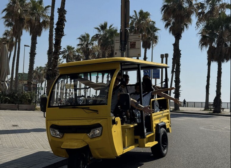 Picture 3 for Activity Barcelona: Family-Friendly Tuk-Tuk Tour with Driver 4