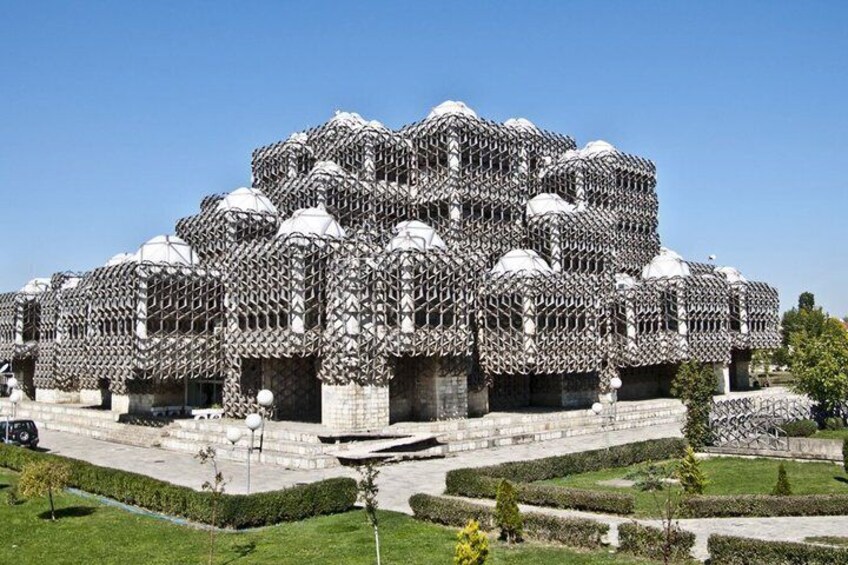 A large, ornate building with multiple domes and intricate latticework. 2