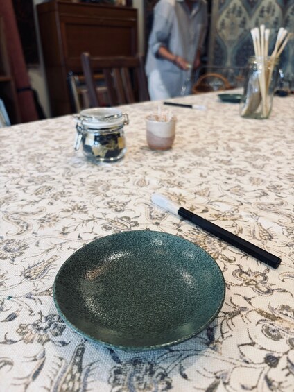 Picture 4 for Activity Tokyo Kintsugi Experience: Create Your Golden Repair 3