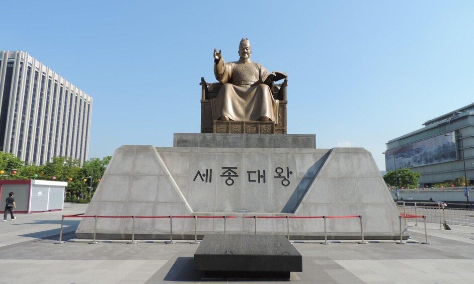 Picture 3 for Activity Incheon/Gimpo Airport Transfer with 2 Optional Seoul Stops 3
