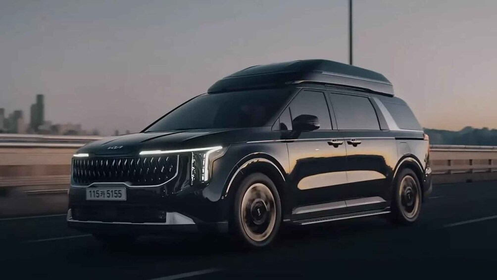 Incheon/Gimpo Airport Transfer with 2 Optional Seoul Stops 2