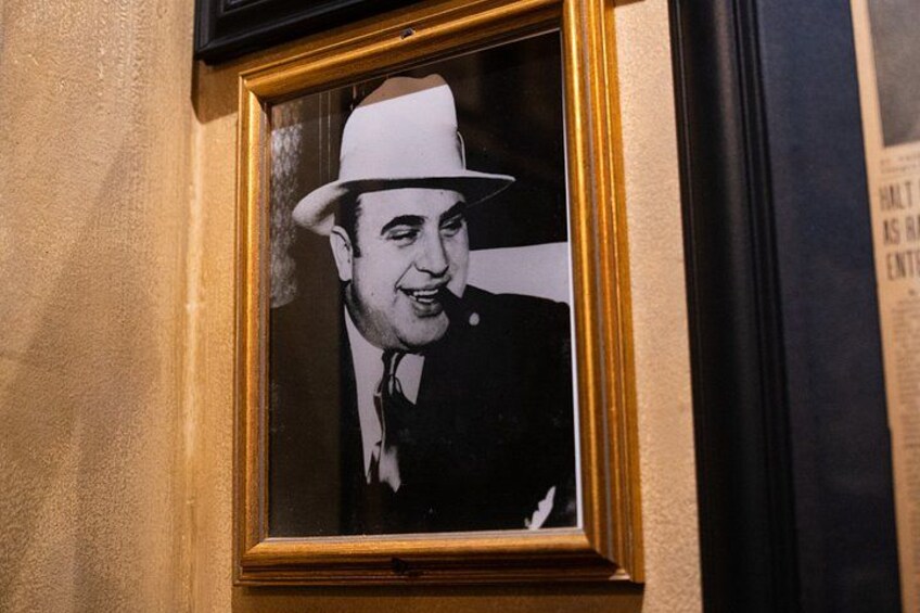 Chicago: Gangsters and Food Tasting Walking Tour 4