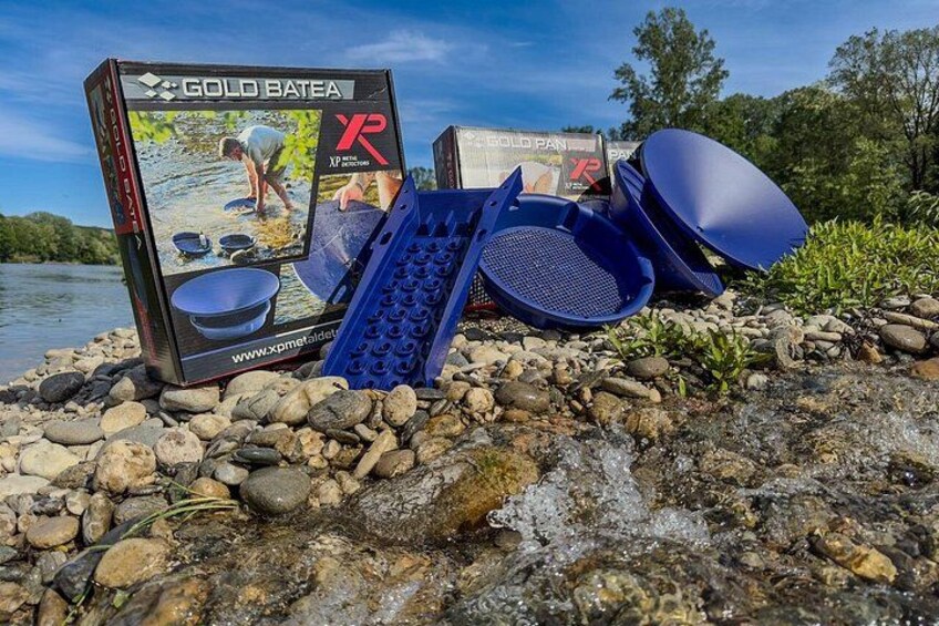A fishing kit with a pan and a box labeled 'GOLD BATEA' by XPmetal. 4