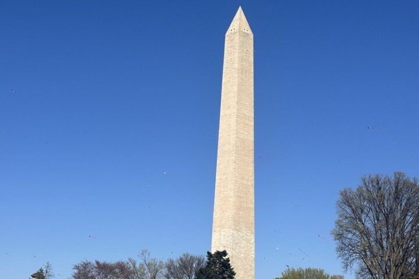 The Washington Monument against a clear blue sky. 2
