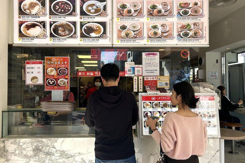 Taipei Hidden Eats, Market & Street Food Tour with 8+ Tastings 5
