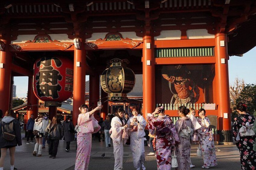 Tokyo: Asakusa Guided Luxury Kimono & Street Food Walking Tour 4