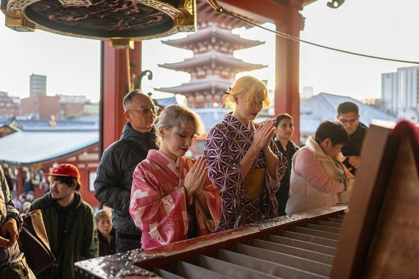 Tokyo: Asakusa Guided Luxury Kimono & Street Food Walking Tour 1